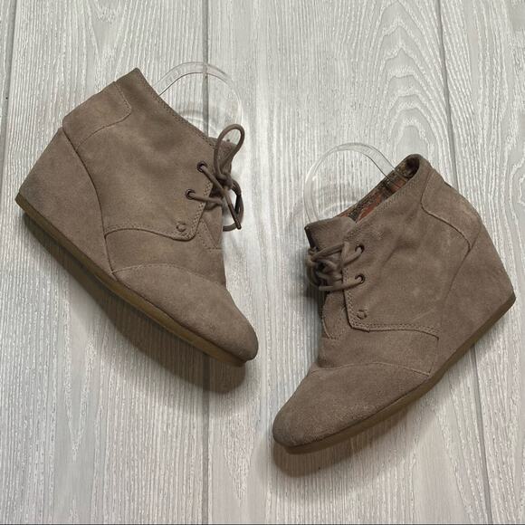 Toms Women's Tan Suede Lace Up Wedge Ankle Booties Size 8 - Picture 1 of 8